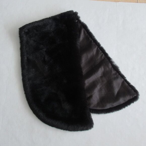 Faux Fur Shawl Wrap One Size 50" L x 12" H Black, Fully Lined - Picture 3 of 8